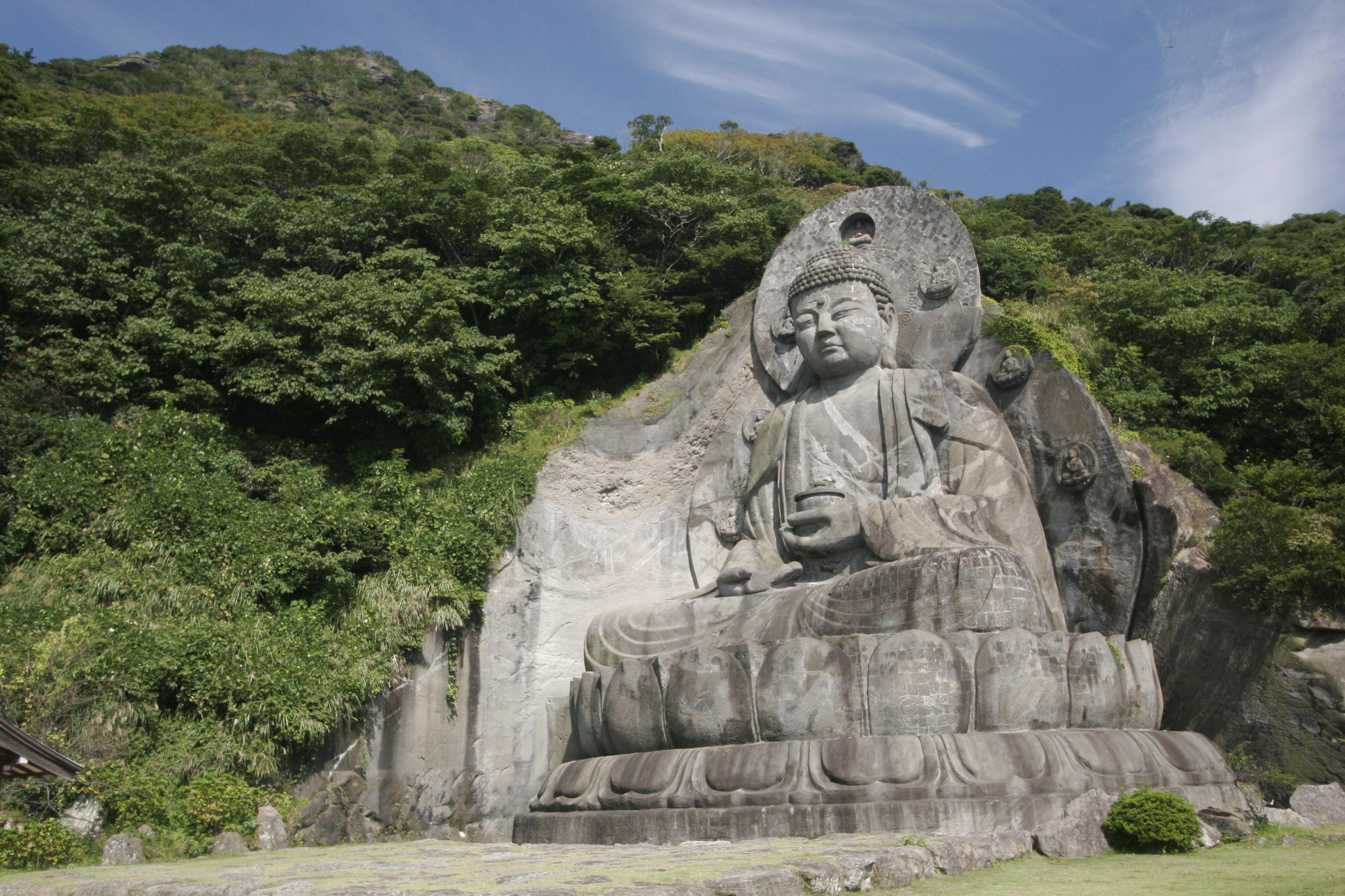 鎌倉の大仏の2倍以上、日本最大の大仏様