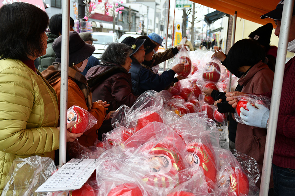 水戸市「水戸のだるま市と初市」